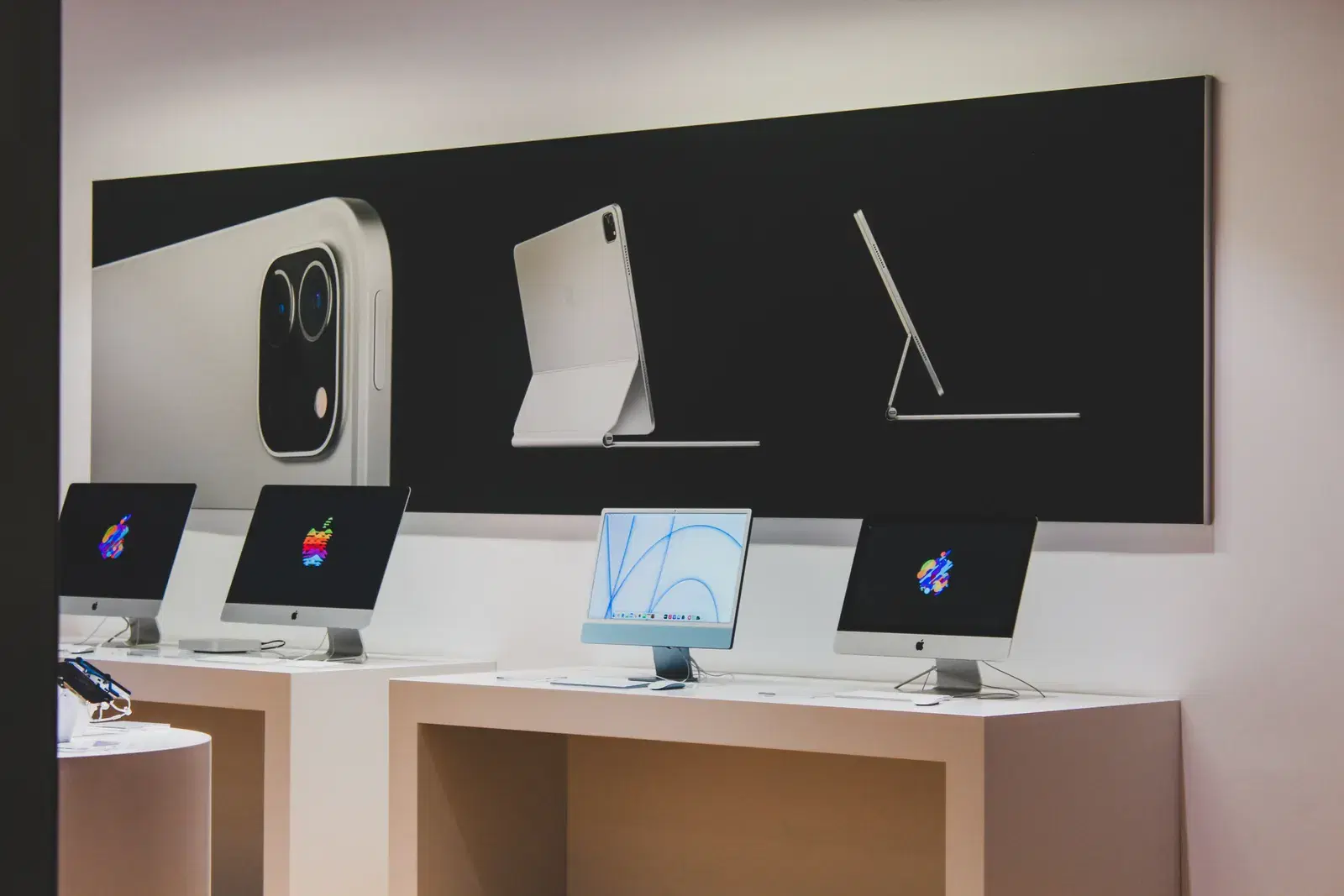 implement it Apple Premium Reseller store